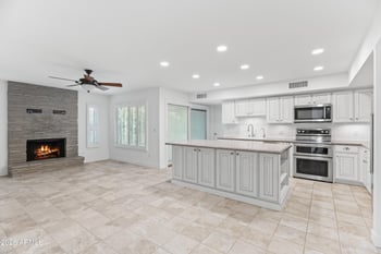 8084 Del Laton Dr, Scottsdale, AZ 85258