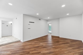 8084 Del Laton Dr, Scottsdale, AZ 85258