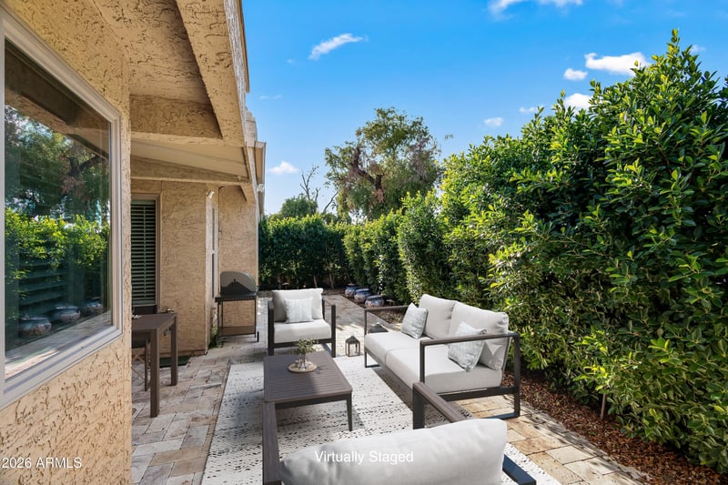 8084 Del Laton Dr, Scottsdale, AZ 85258