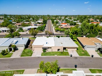 8084 Del Laton Dr, Scottsdale, AZ 85258