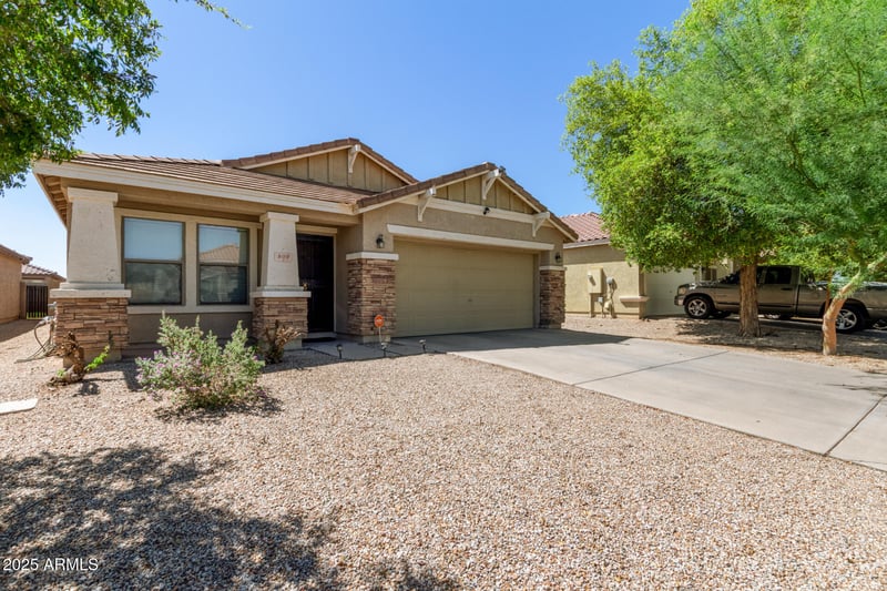 809 Cowboy Cove Trl, San Tan Valley, AZ 85143
