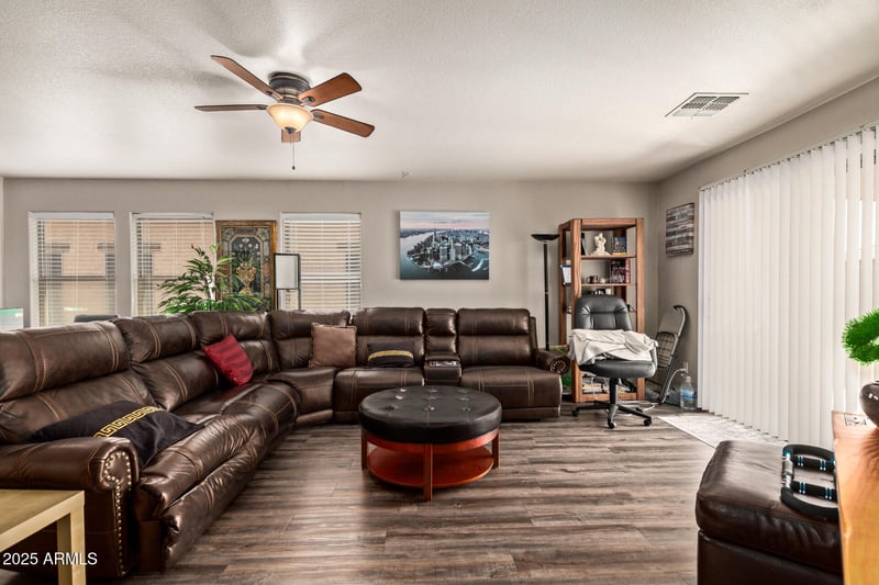 809 Cowboy Cove Trl, San Tan Valley, AZ 85143