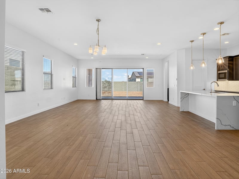 810 Hopi Trl, Phoenix, AZ 85042
