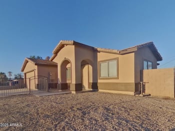 810 Greenleaf Ln, Avondale, AZ 85323
