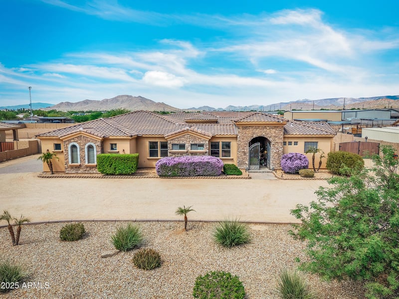 810 Hidden Valley Dr, Phoenix, AZ 85086