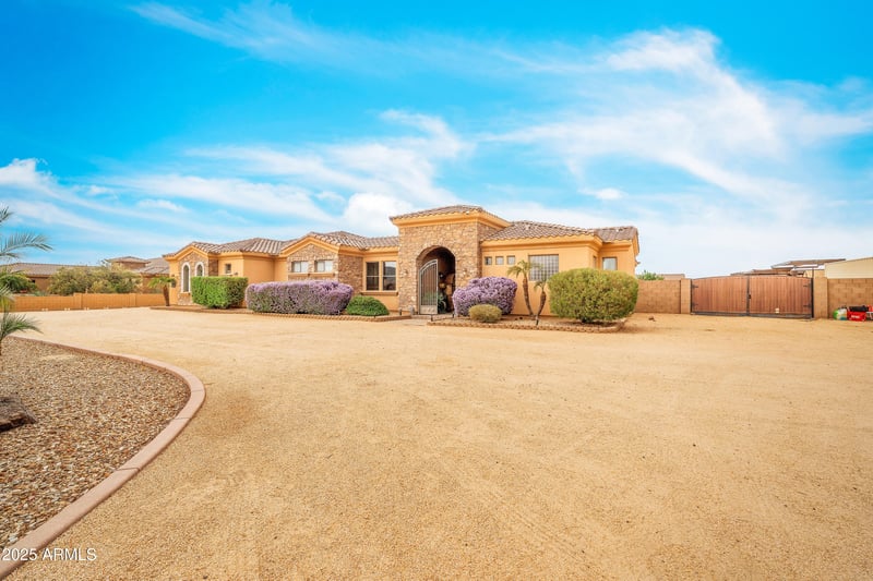 810 Hidden Valley Dr, Phoenix, AZ 85086