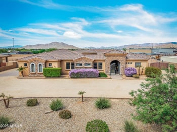 810 Hidden Valley Dr, Phoenix, AZ 85086