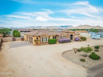 810 Hidden Valley Dr, Phoenix, AZ 85086
