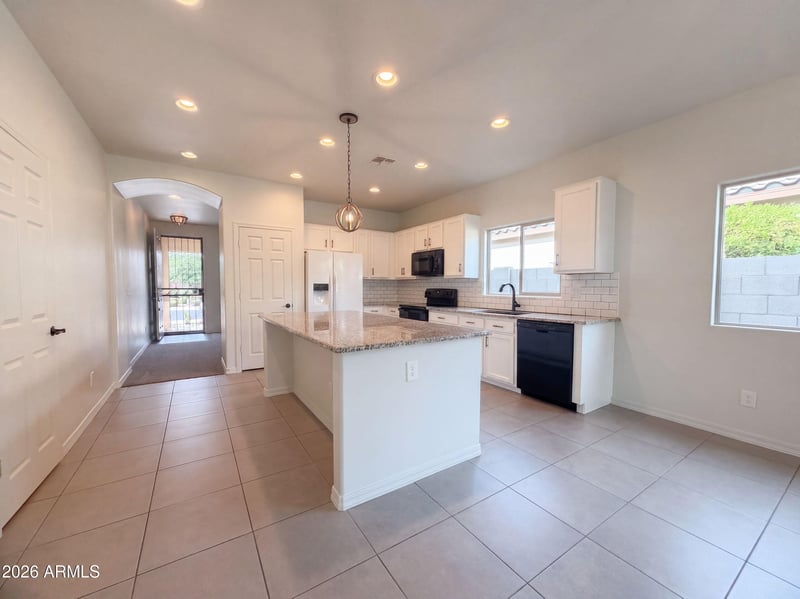 810 W Whistling Thorn Ave, San Tan Valley, AZ 85140