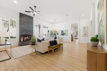 8100 Camelback Rd #167, Scottsdale, AZ 85251