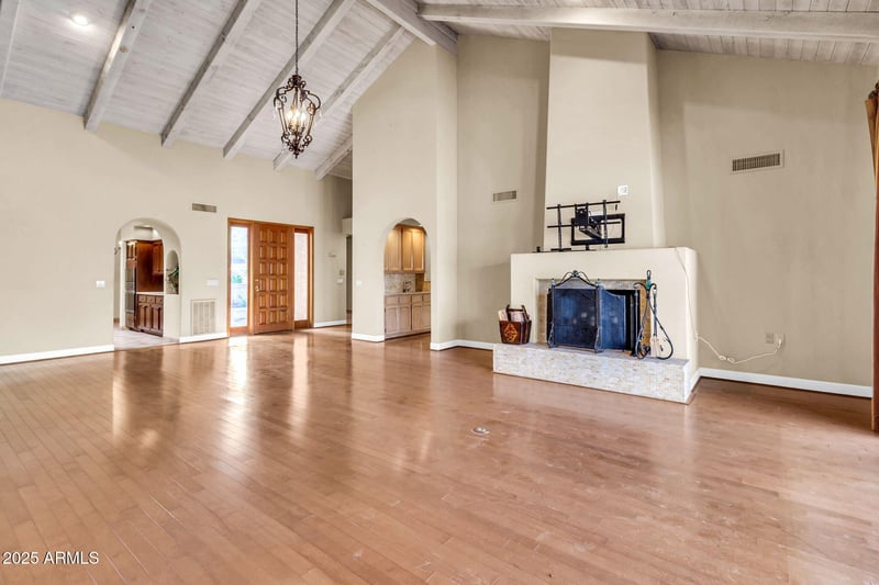 8100 Camelback Rd #6, Scottsdale, AZ 85251