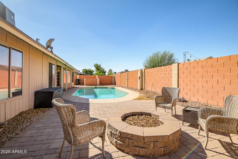 8102 Windrose Dr, Peoria, AZ 85381