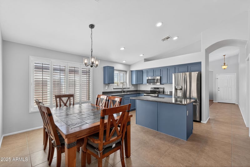 8109 56th Dr, Glendale, AZ 85302
