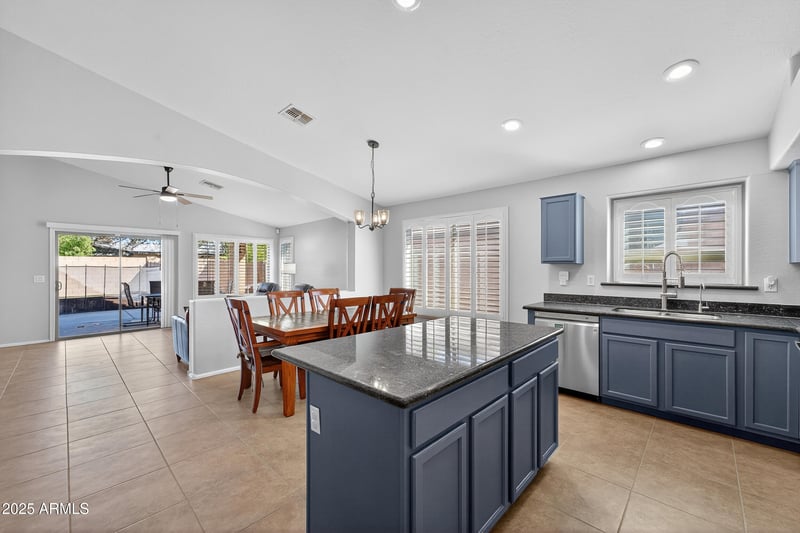 8109 56th Dr, Glendale, AZ 85302