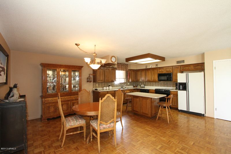 811 W Mountain View Dr, Mesa, AZ 85201