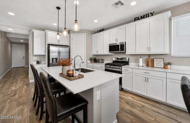 8114 E Petunia Ave, Mesa, AZ 85212