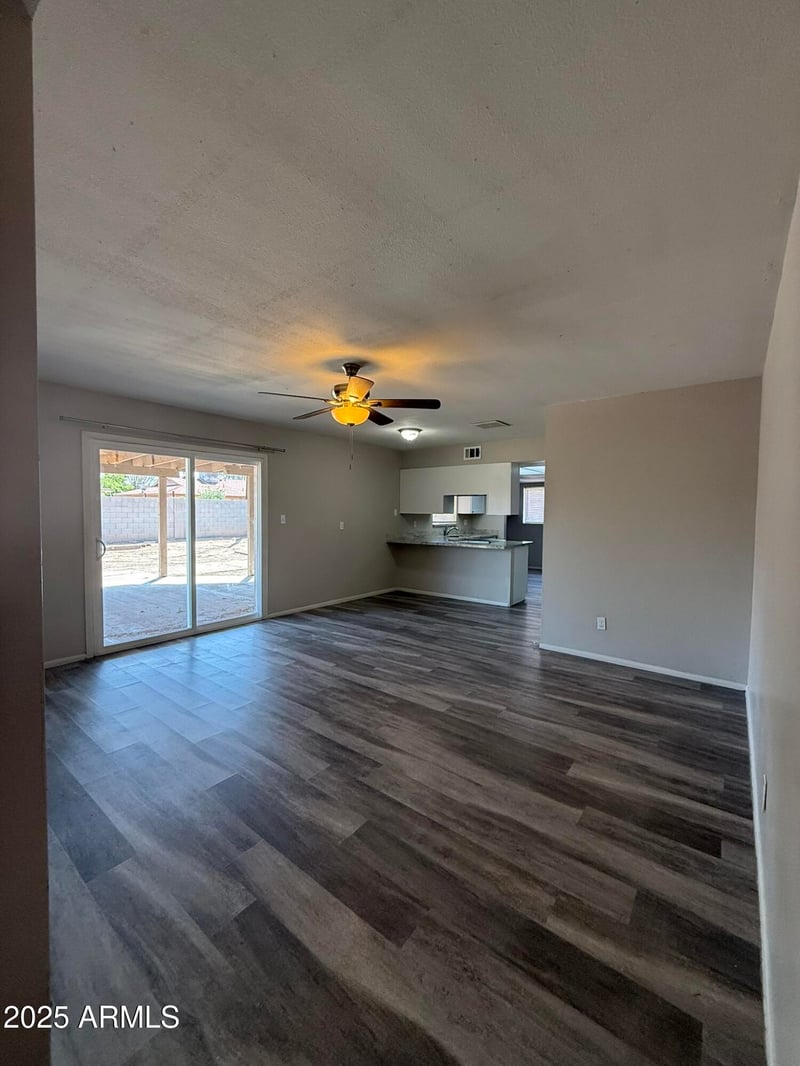 8115 56th Ave, Glendale, AZ 85302