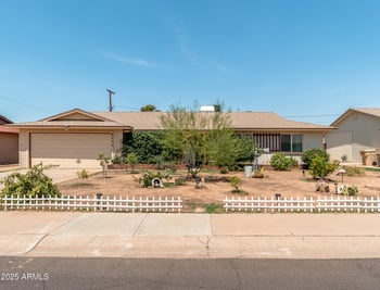 8116 55th Dr, Glendale, AZ 85302