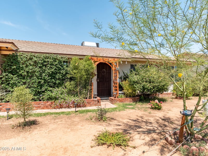 8116 55th Dr, Glendale, AZ 85302