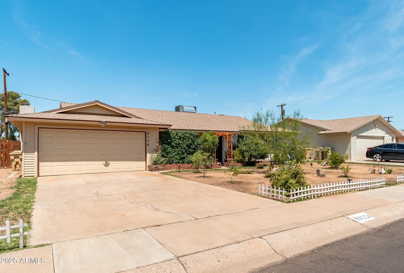 8116 55th Dr, Glendale, AZ 85302