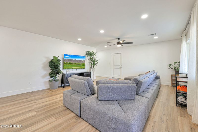8117 E Osborn Rd, Scottsdale, AZ 85251