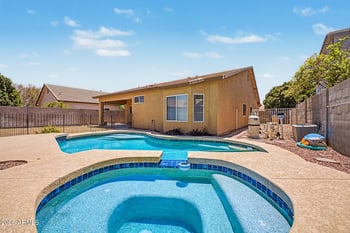 8118 Harmony Ln, Peoria, AZ 85382