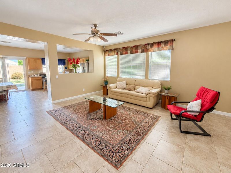 8118 W Harmony Ln, Peoria, AZ 85382