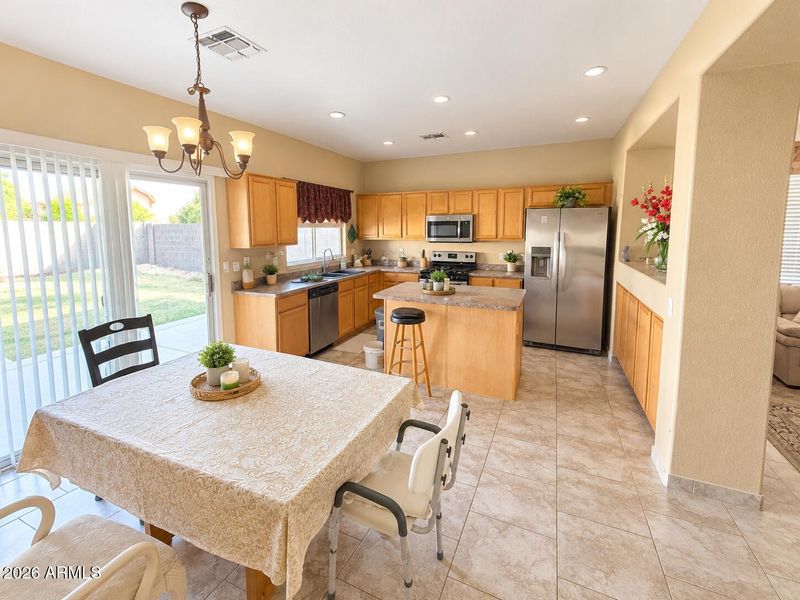 8118 W Harmony Ln, Peoria, AZ 85382
