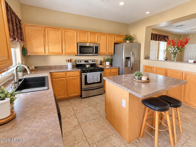 8118 W Harmony Ln, Peoria, AZ 85382