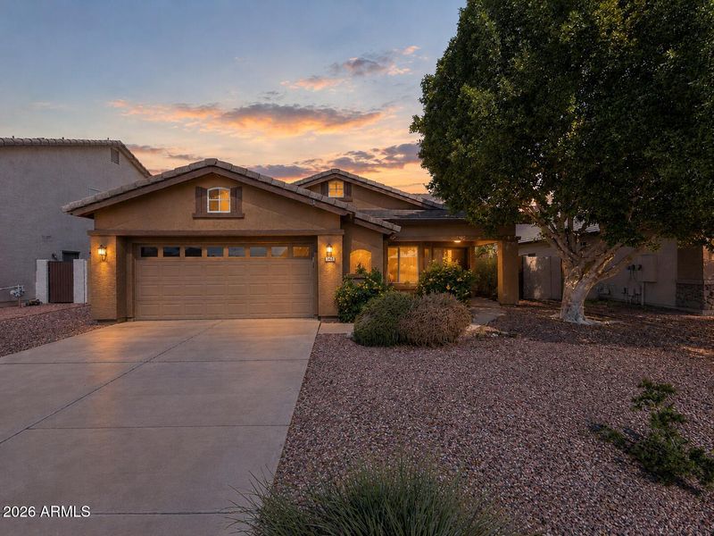 8118 W Harmony Ln, Peoria, AZ 85382