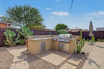 8119 E Mitchell Dr, Scottsdale, AZ 85251