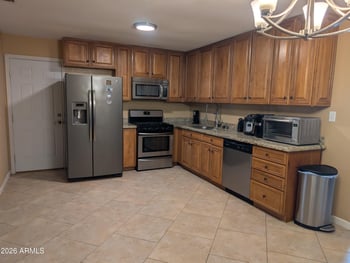 812 Desert Dr, Phoenix, AZ 85042