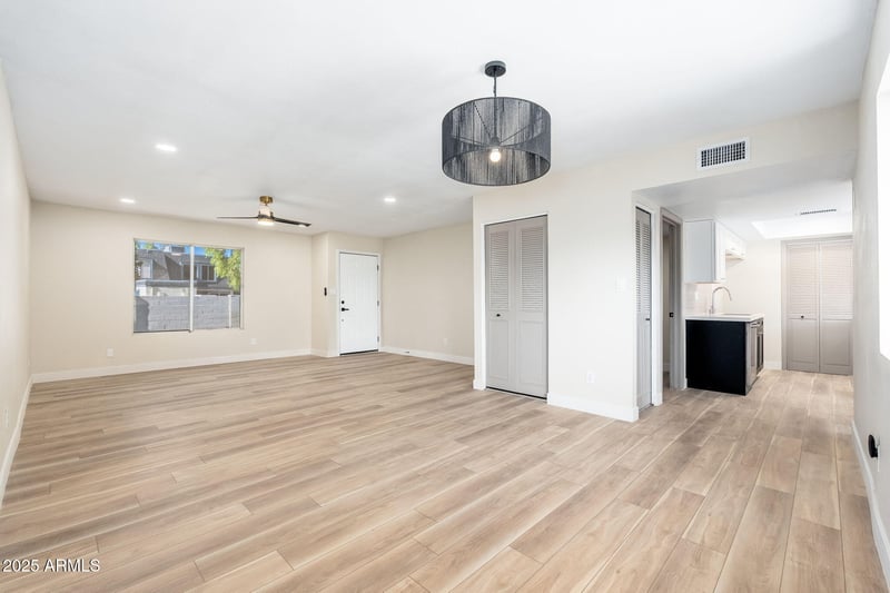 8120 32nd Ave, Phoenix, AZ 85051