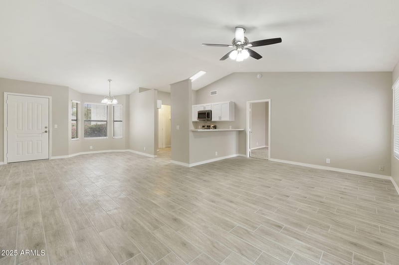 8120 Krall St, Glendale, AZ 85303