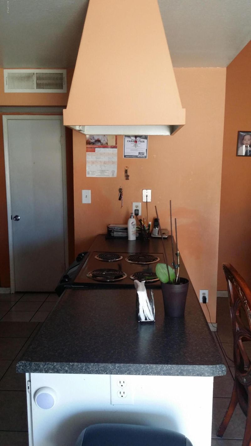 8121 W Meadowbrook Ave, Phoenix, AZ 85033