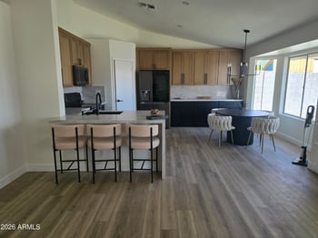 8123 E Des Moines St, Mesa, AZ 85207