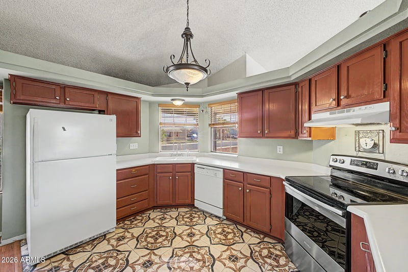 8126 W Columbine Dr, Peoria, AZ 85381