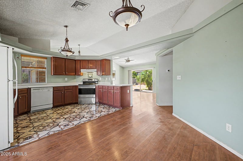 8126 W Columbine Dr, Peoria, AZ 85381