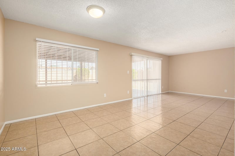 8127 56th Ave, Glendale, AZ 85302