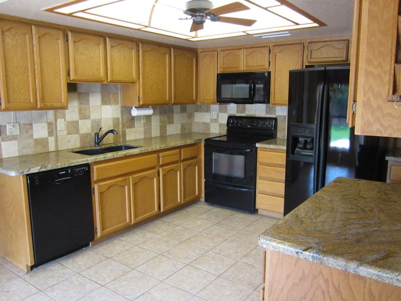 813 E Brook Hollow Dr, Phoenix, AZ 85022