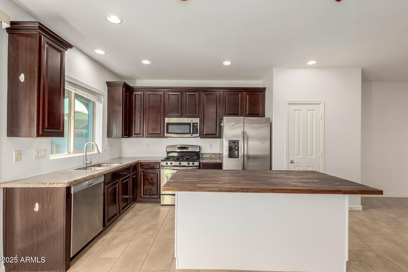 813 Love Rd, San Tan Valley, AZ 85143