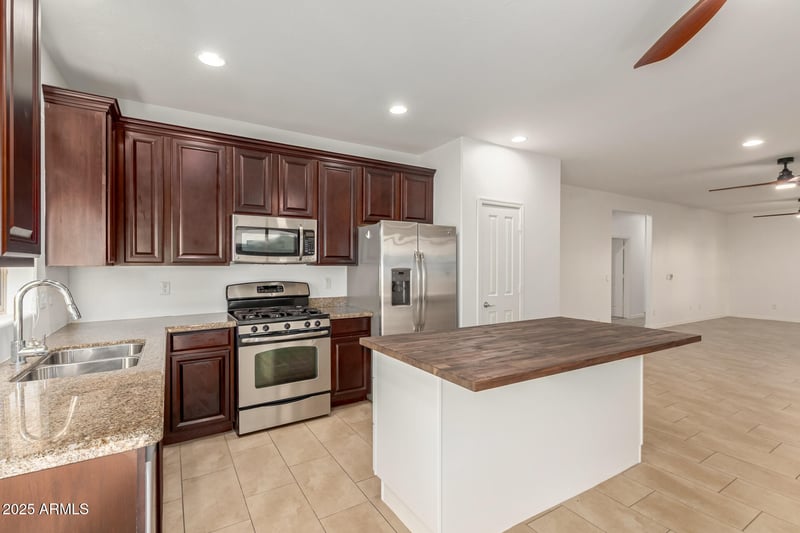 813 Love Rd, San Tan Valley, AZ 85143