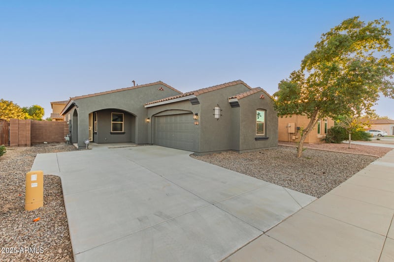 813 Love Rd, San Tan Valley, AZ 85143