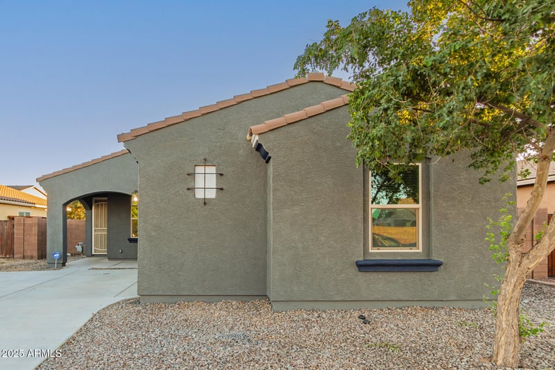 813 Love Rd, San Tan Valley, AZ 85143