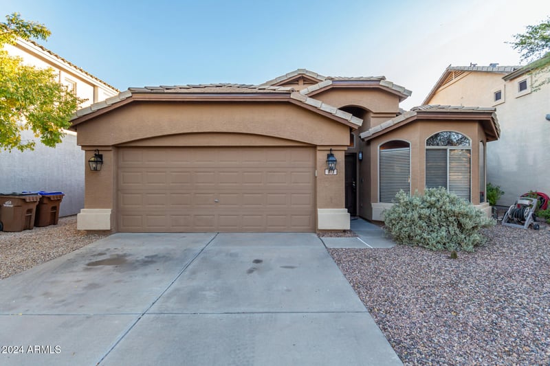 813 Lovegrass Dr, San Tan Valley, AZ 85143