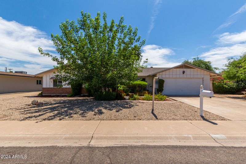 8131 N 43rd Dr, Glendale, AZ 85302