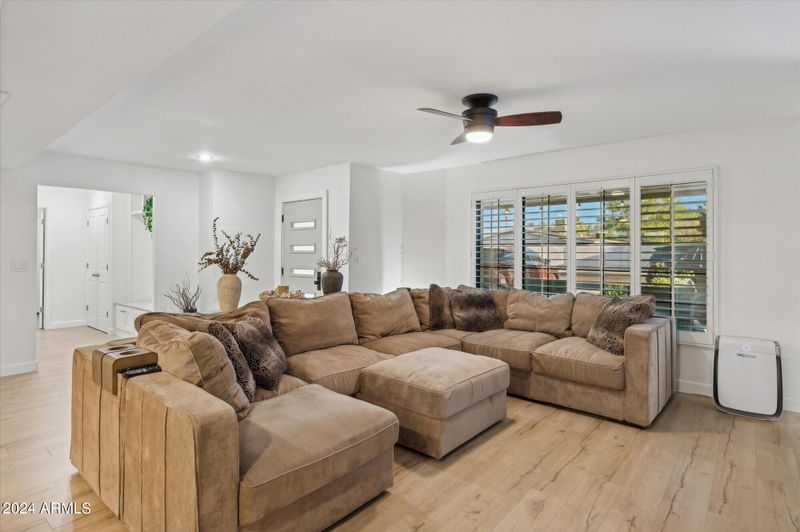 8132 E Jackrabbit Rd, Scottsdale, AZ 85250