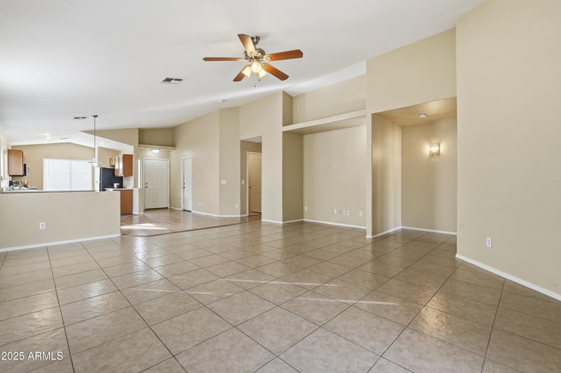 8132 Hammond Ln, Phoenix, AZ 85043