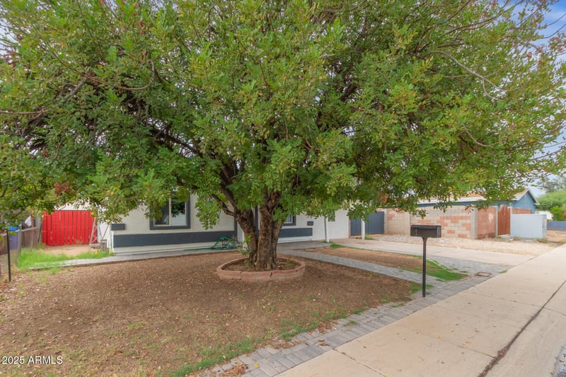 8132 Pierson St, Phoenix, AZ 85033