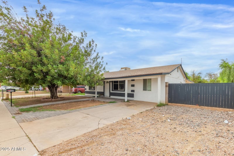 8132 Pierson St, Phoenix, AZ 85033